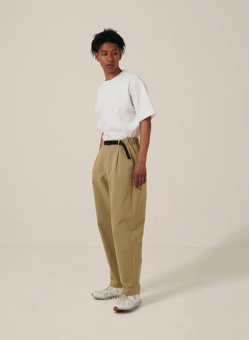 PANTALONES ONE TUCK TAPERED STRETCH PANTS HOMBRE BEIGE